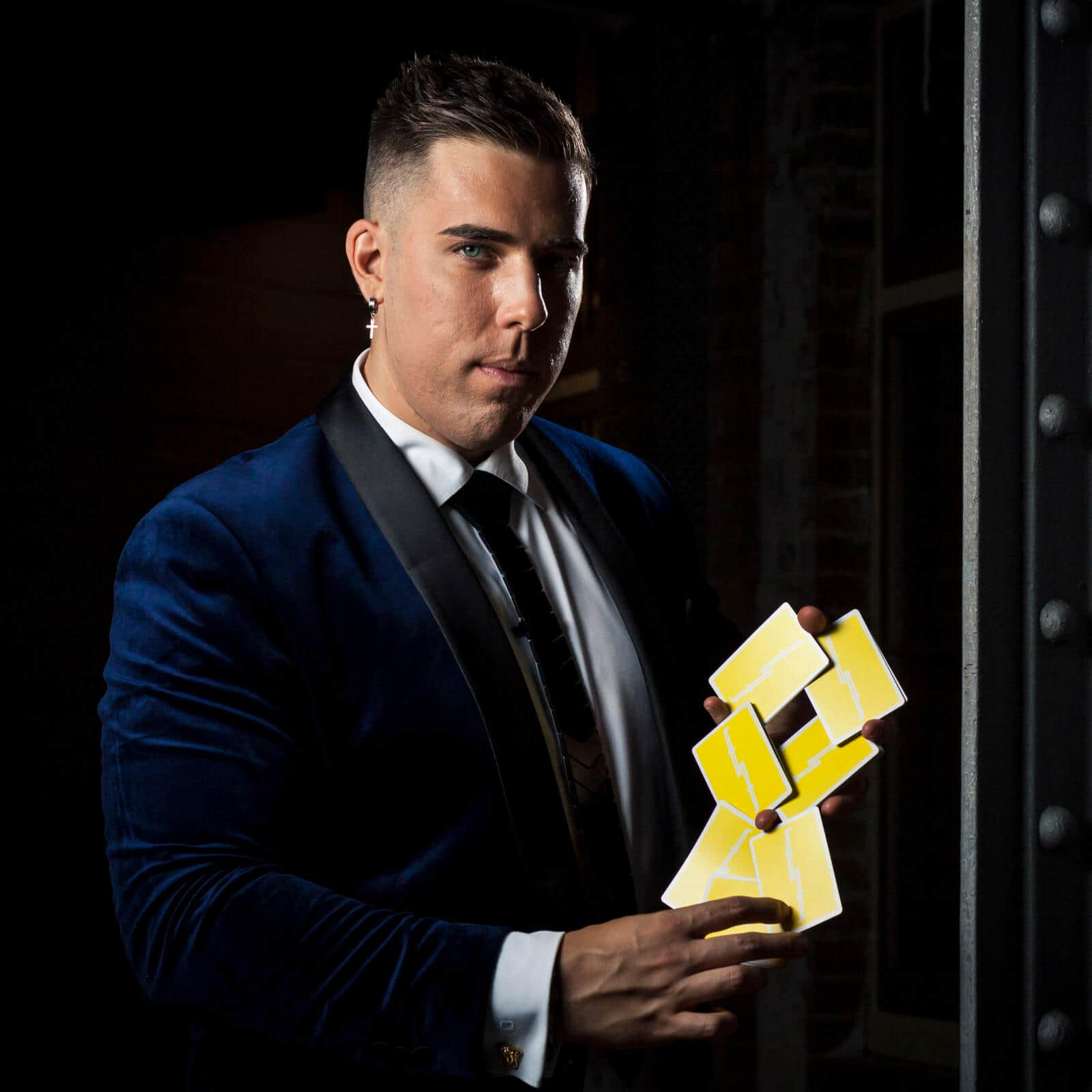 corporate-magician-sydney-roving-wedding-magicians corporate-magician-sydney-roving-wedding-magicians