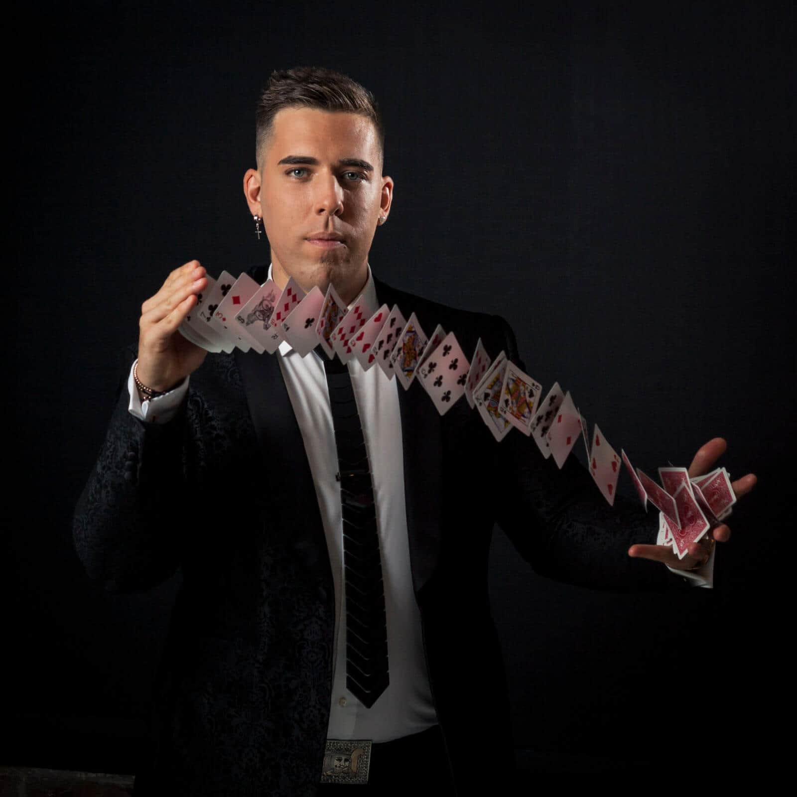 corporate-magician-sydney-roving-wedding-magicians corporate-magician-sydney-roving-wedding-magicians